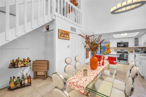 Adosado en venta en Miami, Florida, 3 dormitorios, 124.49 m2 № 1364187 - foto 8