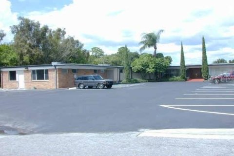 Commercial property in Largo, Florida 260.13 sq.m. № 926255 - photo 1