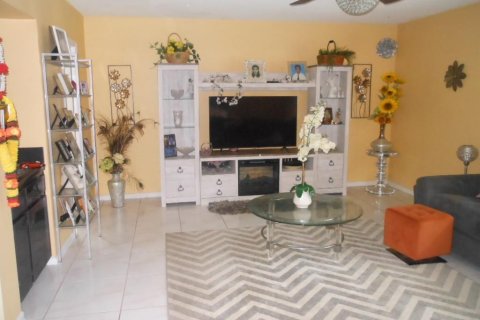 House in Plantation, Florida 4 bedrooms, 289.2 sq.m. № 599386 - photo 11