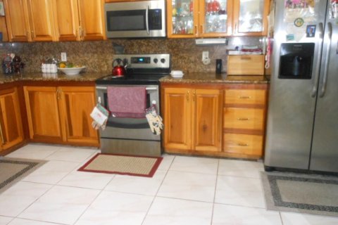 House in Plantation, Florida 4 bedrooms, 289.2 sq.m. № 599386 - photo 14