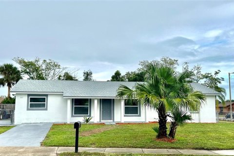 House in Orlando, Florida 4 bedrooms, 132.39 sq.m. № 1426694 - photo 1