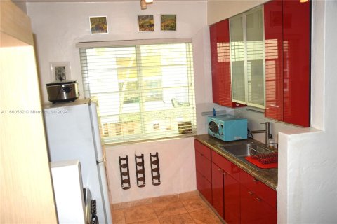 Condo in Miami Beach, Florida, 1 bedroom  № 1365924 - photo 14