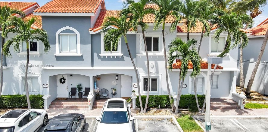 Townhouse in North Miami, Florida 3 bedrooms, 137.4 sq.m. № 1365922