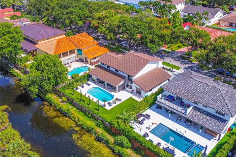 Villa ou maison à vendre à Miami Lakes, Floride: 4 chambres, 315.22 m2 № 1320654 - photo 5