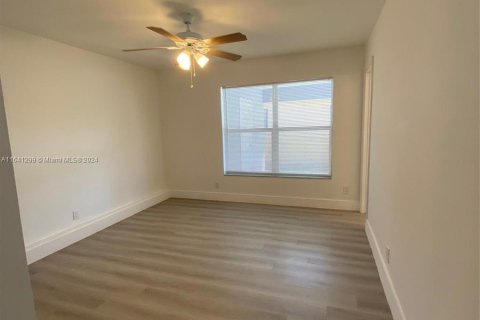 Immobilier commercial à vendre à Hallandale Beach, Floride: 176.7 m2 № 1319316 - photo 27