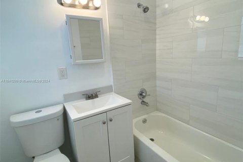 Immobilier commercial à vendre à Hallandale Beach, Floride: 176.7 m2 № 1319316 - photo 29