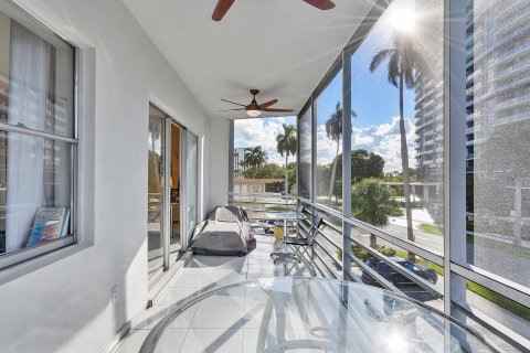 Condominio en venta en Hallandale Beach, Florida, 2 dormitorios, 106.84 m2 № 1172955 - foto 3