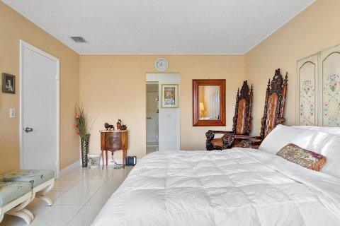Condo in Hallandale Beach, Florida, 2 bedrooms  № 1172955 - photo 17
