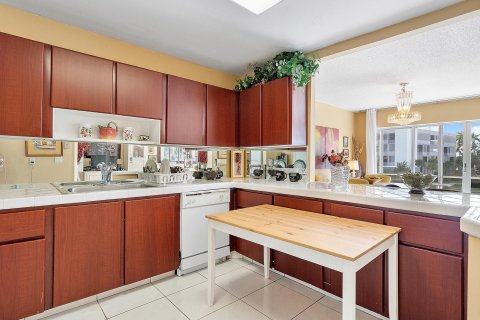 Condominio en venta en Hallandale Beach, Florida, 2 dormitorios, 106.84 m2 № 1172955 - foto 24