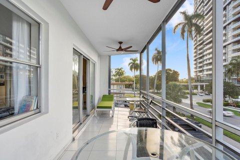 Condominio en venta en Hallandale Beach, Florida, 2 dormitorios, 106.84 m2 № 1172955 - foto 9