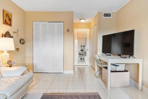 Condominio en venta en Hallandale Beach, Florida, 2 dormitorios, 106.84 m2 № 1172955 - foto 14