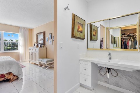 Condominio en venta en Hallandale Beach, Florida, 2 dormitorios, 106.84 m2 № 1172955 - foto 7