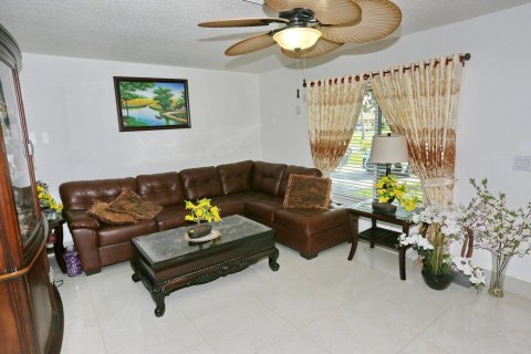 House in Lake Worth, Florida 3 bedrooms, 116.87 sq.m. № 1229170 - photo 27