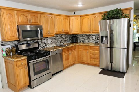 House in Lake Worth, Florida 3 bedrooms, 116.87 sq.m. № 1229170 - photo 22