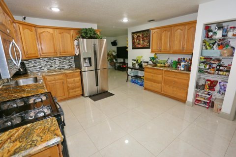 House in Lake Worth, Florida 3 bedrooms, 116.87 sq.m. № 1229170 - photo 21