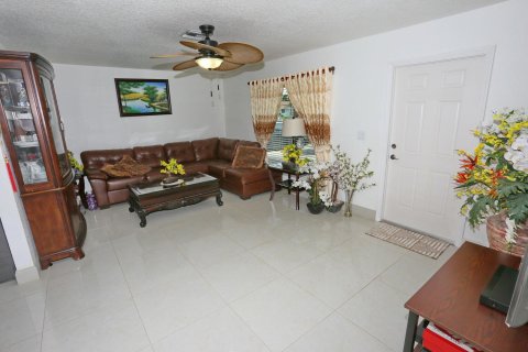 House in Lake Worth, Florida 3 bedrooms, 116.87 sq.m. № 1229170 - photo 29