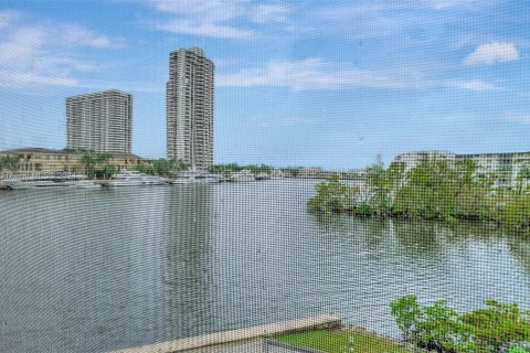 Condo in Aventura, Florida, 2 bedrooms  № 1232344 - photo 17