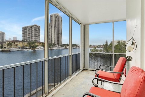 Copropriété à vendre à Aventura, Floride: 2 chambres, 100.61 m2 № 1232344 - photo 18