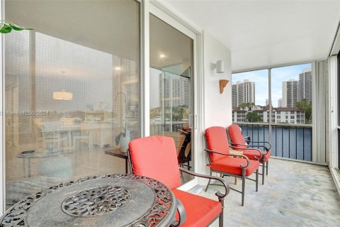 Copropriété à vendre à Aventura, Floride: 2 chambres, 100.61 m2 № 1232344 - photo 19