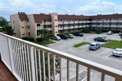 Condominio en venta en Sunrise, Florida, 1 dormitorio, 62.71 m2 № 597134 - foto 22
