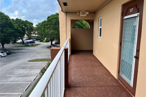 Condominio en venta en Sunrise, Florida, 1 dormitorio, 62.71 m2 № 597134 - foto 24