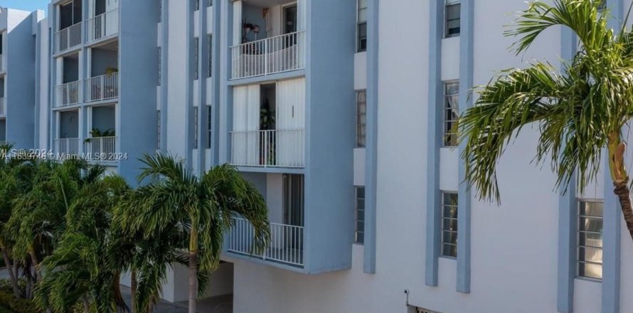 Condominio en Miami Beach, Florida, 2 dormitorios  № 1315882