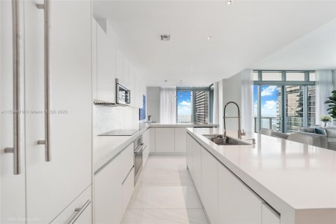 Condominio en venta en Miami, Florida, 4 dormitorios, 278.43 m2 № 918110 - foto 3