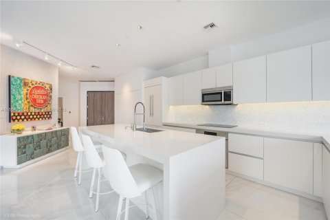 Condominio en venta en Miami, Florida, 4 dormitorios, 278.43 m2 № 918110 - foto 5