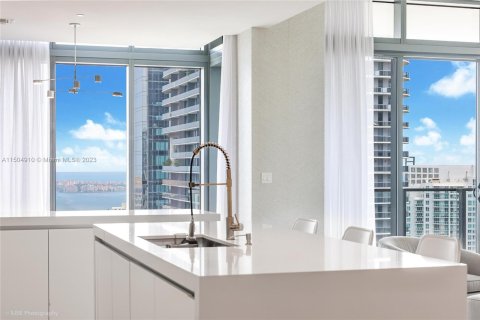 Condominio en venta en Miami, Florida, 4 dormitorios, 278.43 m2 № 918110 - foto 6