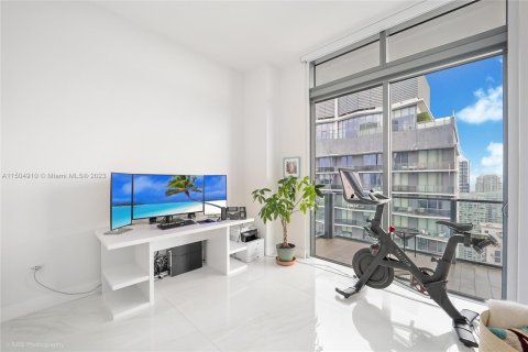 Condominio en venta en Miami, Florida, 4 dormitorios, 278.43 m2 № 918110 - foto 27