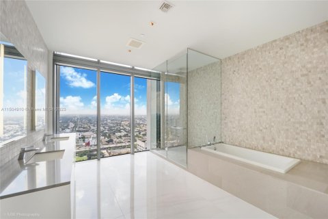 Condo in Miami, Florida, 4 bedrooms  № 918110 - photo 18