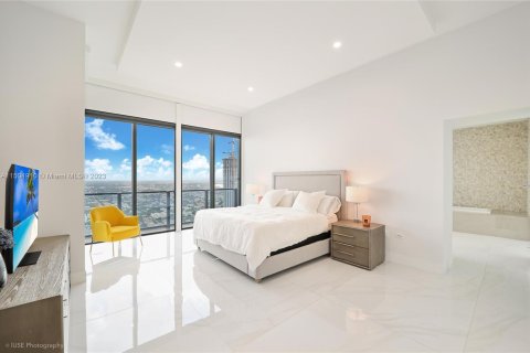 Condo in Miami, Florida, 4 bedrooms  № 918110 - photo 26