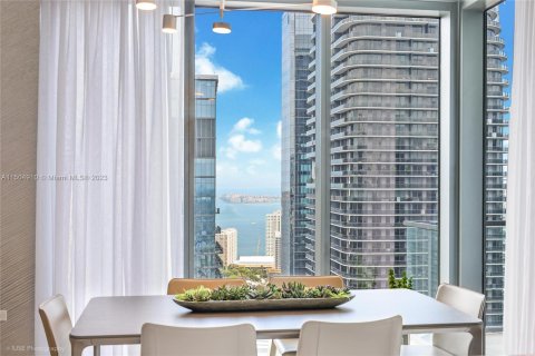 Condominio en venta en Miami, Florida, 4 dormitorios, 278.43 m2 № 918110 - foto 14