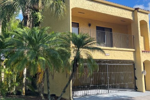 Townhouse in Doral, Florida 3 bedrooms, 203.46 sq.m. № 918147 - photo 5