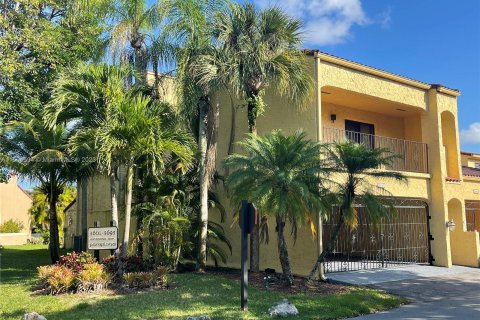 Townhouse in Doral, Florida 3 bedrooms, 203.46 sq.m. № 918147 - photo 1
