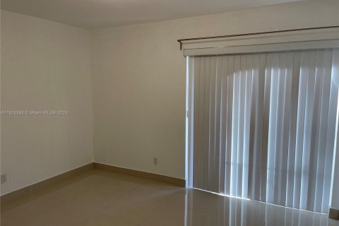 Townhouse in Doral, Florida 3 bedrooms, 203.46 sq.m. № 918147 - photo 30