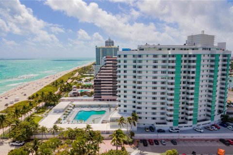 Condo in Miami Beach, Florida, 1 bedroom  № 698680 - photo 17