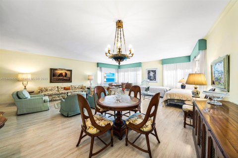 Condo in Miami Beach, Florida, 1 bedroom  № 698680 - photo 3