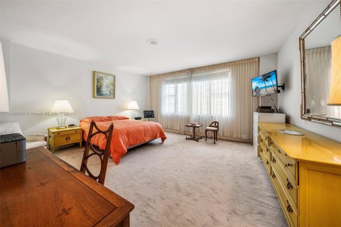 Condo in Miami Beach, Florida, 1 bedroom  № 698680 - photo 11