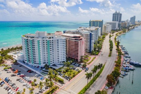 Condo in Miami Beach, Florida, 1 bedroom  № 698680 - photo 18