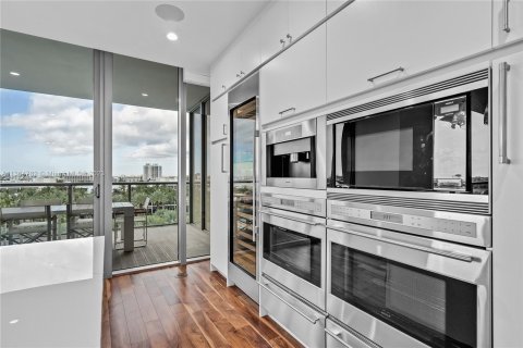 Condominio en venta en Bal Harbour, Florida, 4 dormitorios, 263.84 m2 № 413517 - foto 19