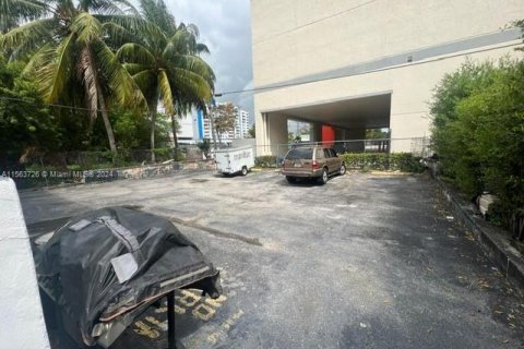 Купить коммерческую недвижимость в Майами, Флорида № 1098549 - фото 4