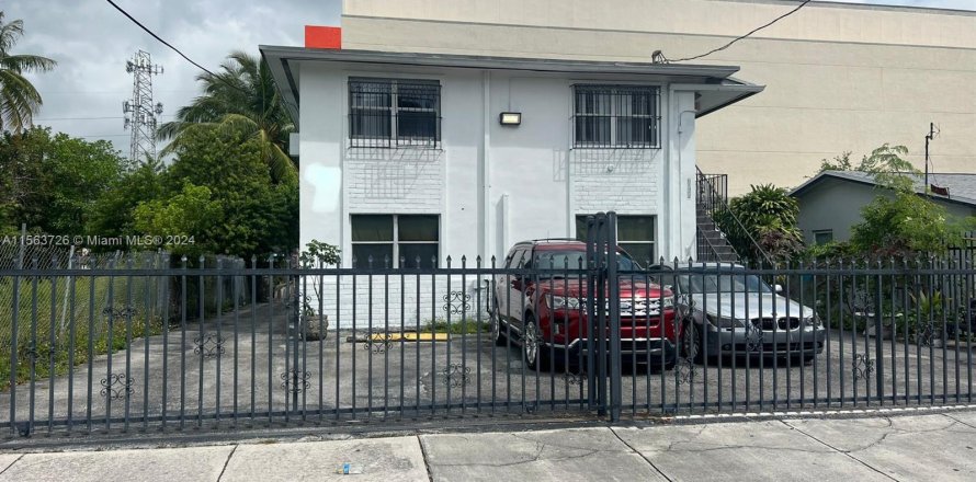 Коммерческая недвижимость в Майами, Флорида № 1098549