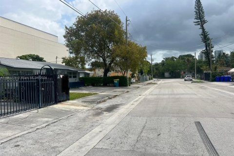 Immobilier commercial à vendre à Miami, Floride № 1098549 - photo 13