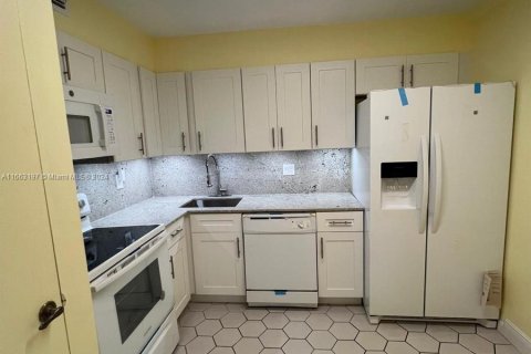 Condo in Lauderhill, Florida, 2 bedrooms  № 1372809 - photo 10