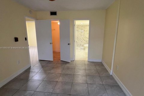 Copropriété à vendre à Lauderhill, Floride: 2 chambres, 90.3 m2 № 1372809 - photo 14