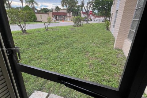 Condo in Lauderhill, Florida, 2 bedrooms  № 1372809 - photo 20