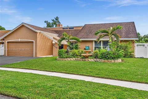 Villa ou maison à vendre à Lauderhill, Floride: 4 chambres, 176.79 m2 № 1372738 - photo 3