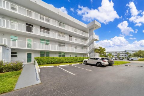 Condominio en venta en Oakland Park, Florida, 1 dormitorio, 69.68 m2 № 1116643 - foto 10