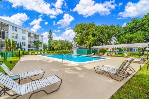 Condominio en venta en Oakland Park, Florida, 1 dormitorio, 69.68 m2 № 1116643 - foto 1